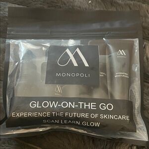 Monopoli Skin Glow-On-The-Go Kit